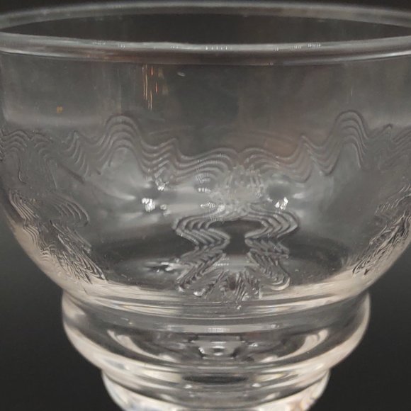 Set of 4 Etched Crystal Wine or Liqueur Glasses - Picture 8 of 10